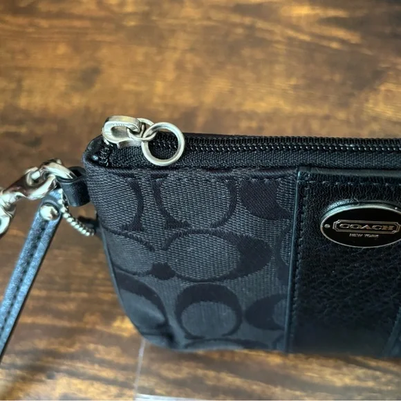 Coach Black Signature C Wristlet - Picture 4 of 10